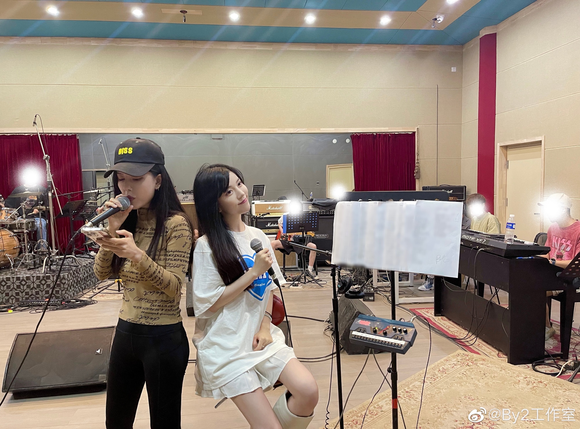 甩开王力宏 By2妹无预警曝光新身分