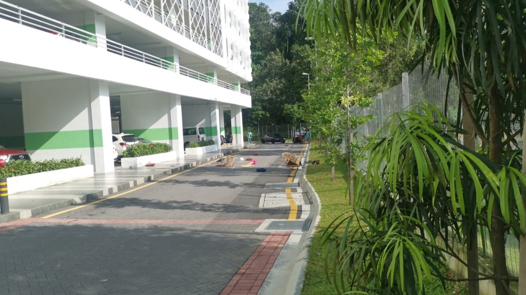 疑夫妻吵架 13楼高抛藤椅木板