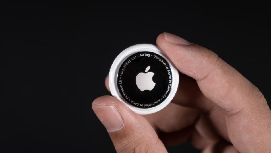 看世界/狂女“AirTag追踪男友” 见他酒吧与妹聊天 竟开倒车来回3次辗杀爱人