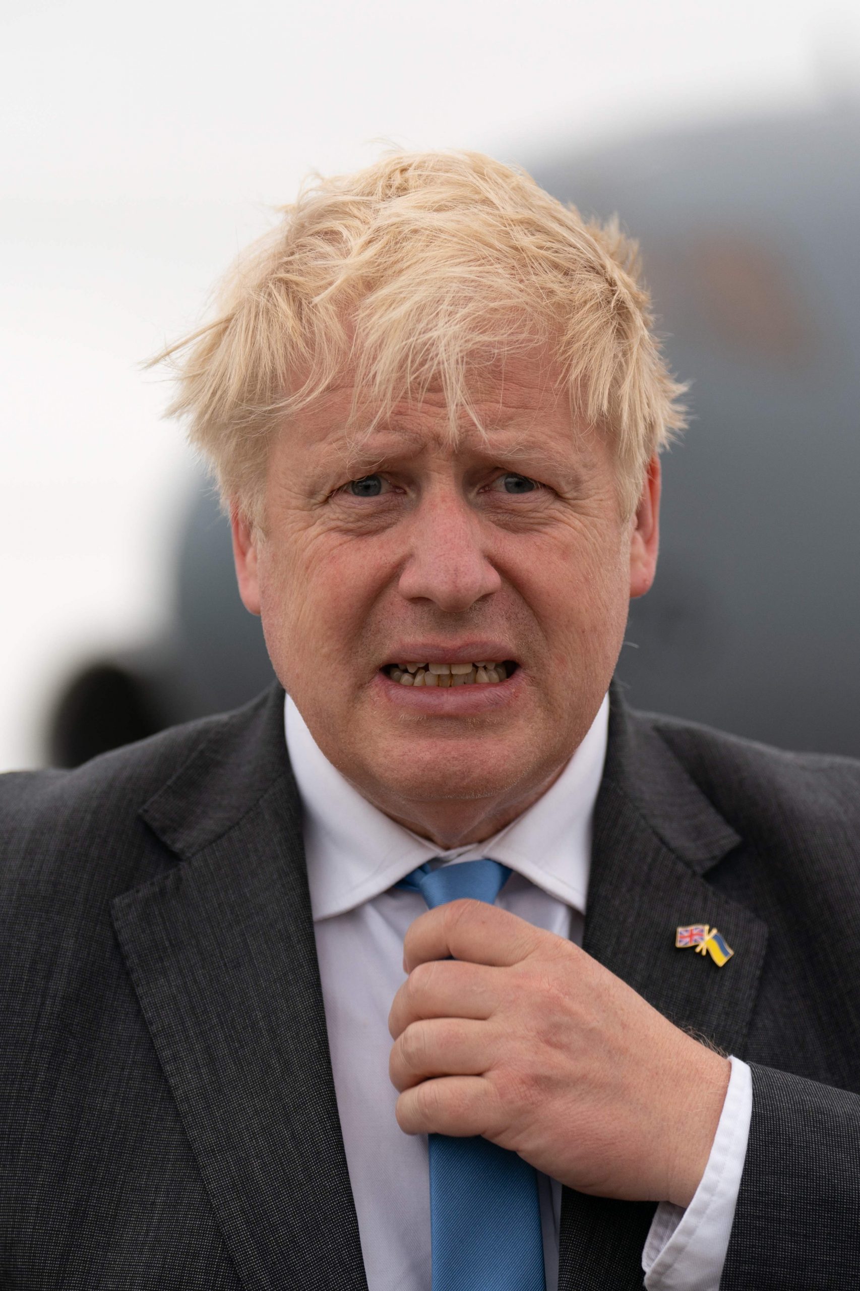 看世界/英相鼻窦手术 出院休息中