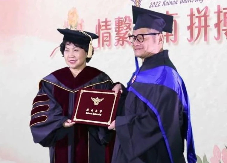 硕士毕业|许玮甯获杰出表现奖 59岁许效舜第1名毕业