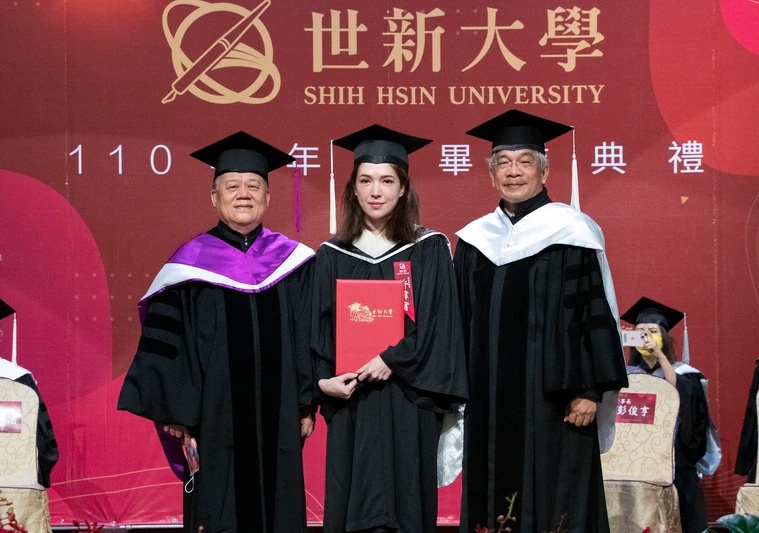 硕士毕业|许玮甯获杰出表现奖 59岁许效舜第1名毕业