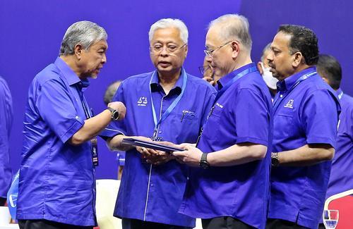 祖莱达只退出土团党 首相：“她不是辞部长职”