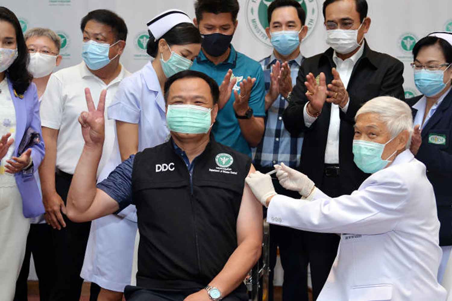 科兴+AZ+辉瑞各打两剂 泰国卫长打6剂仍确诊