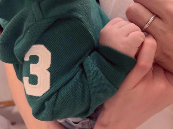 结婚3周年晒一家3口勾手照 林志玲甜喊:平安就是福