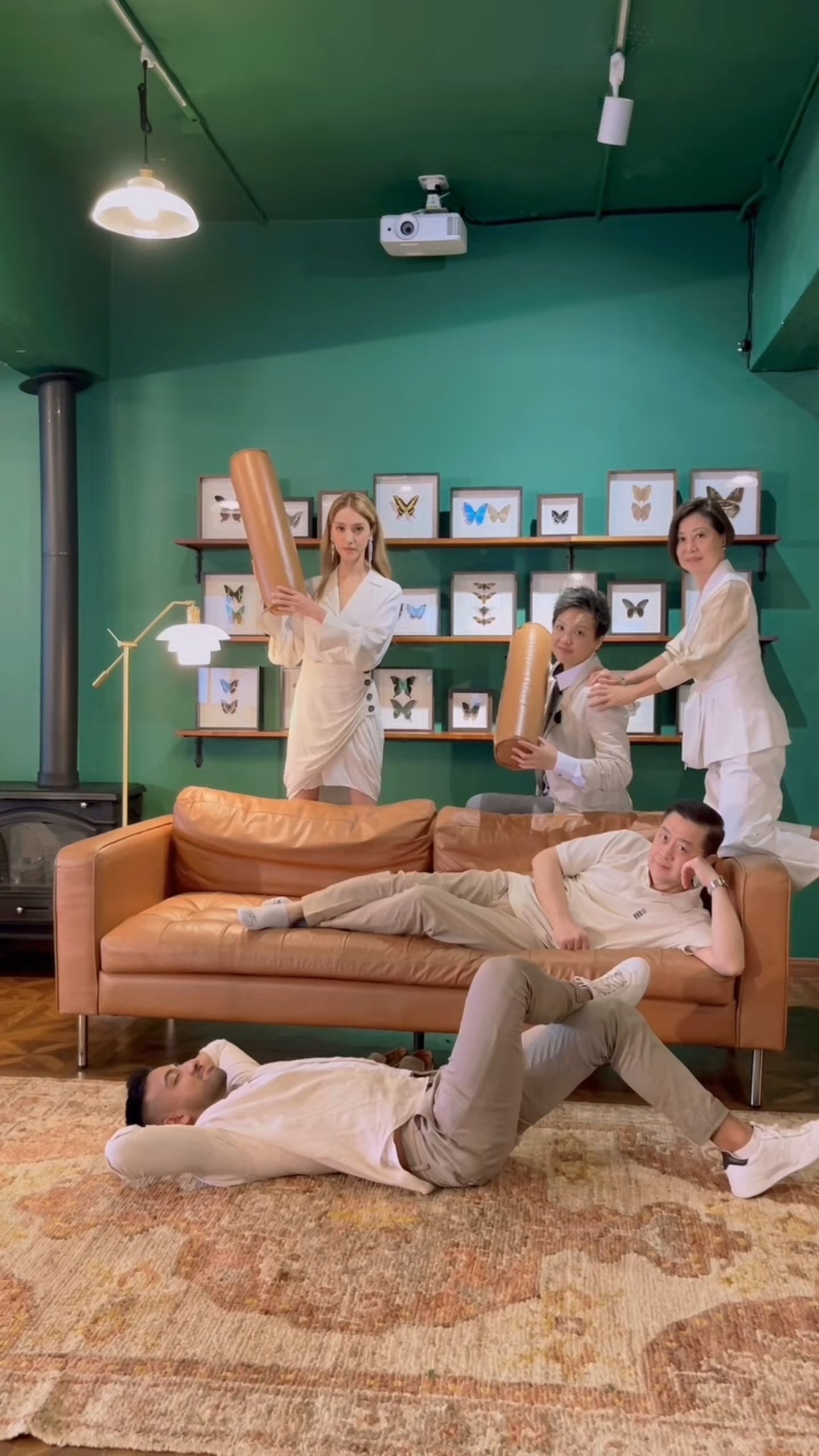 绝对充满爱的家庭” 陈凯琳晒全家福照证一条心