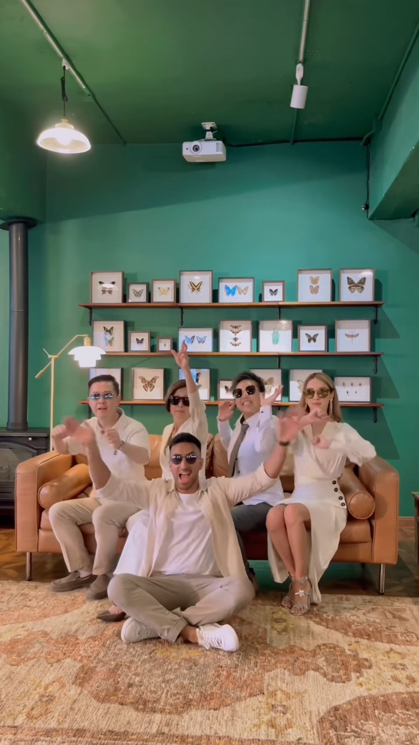 绝对充满爱的家庭” 陈凯琳晒全家福照证一条心