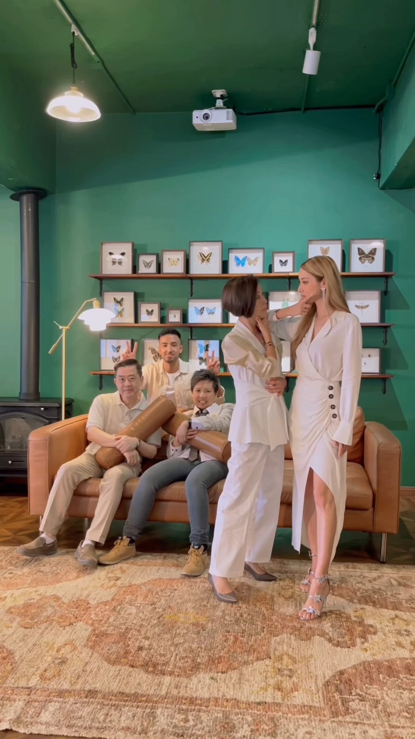 绝对充满爱的家庭” 陈凯琳晒全家福照证一条心