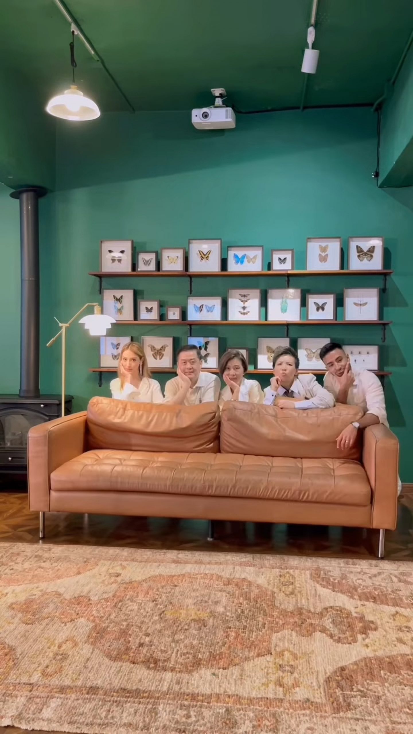 绝对充满爱的家庭” 陈凯琳晒全家福照证一条心