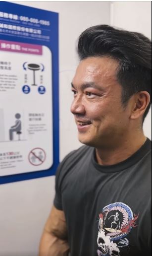 网提醒证件照勿露齿　 李沛旭呛“智障”惹争议