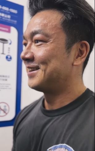 网提醒证件照勿露齿　 李沛旭呛“智障”惹争议