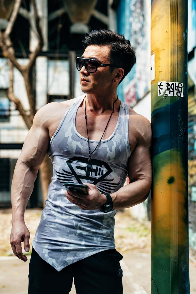 网提醒证件照勿露齿　 李沛旭呛“智障”惹争议