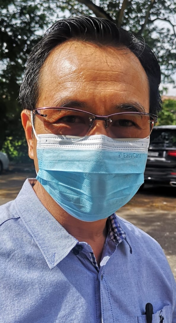 群鸦筑巢 垃圾遍地  商家：谁来管管？