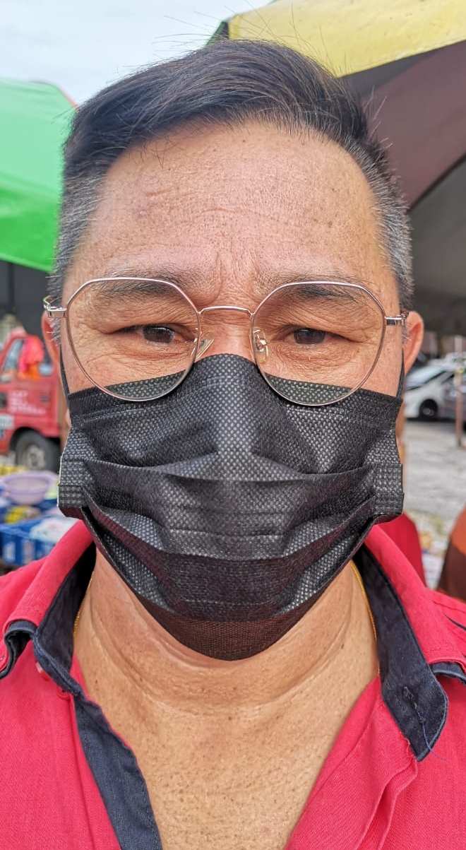 群鸦筑巢 垃圾遍地  商家：谁来管管？