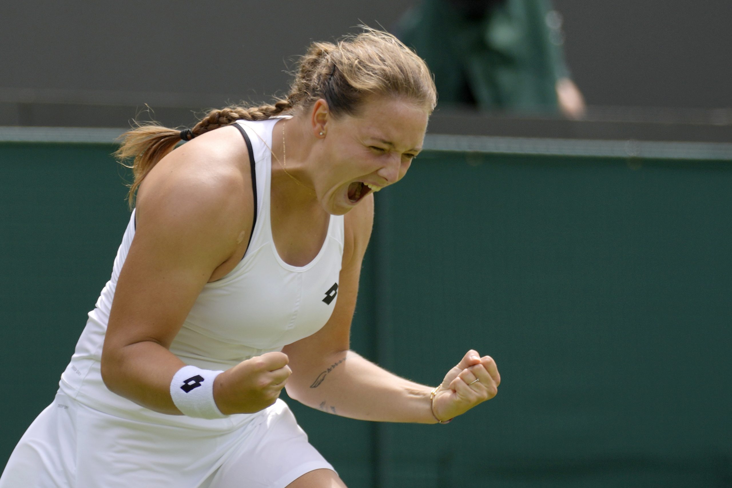 英2宠儿温网次圈出局 佐科维治晋32强