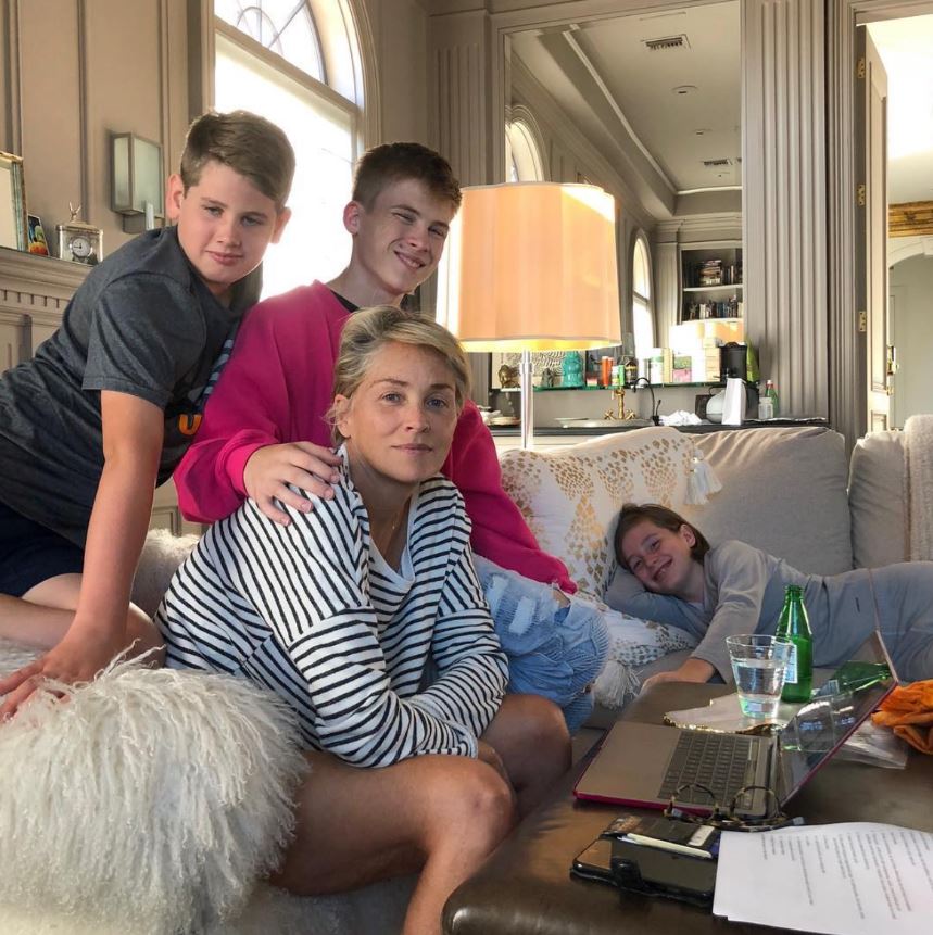 莎朗史东惊曝9次流产 怀孕5个半月胎死腹中