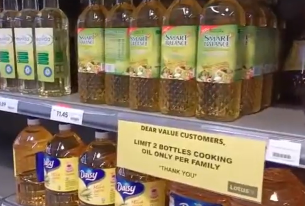 莲花霸级市场限购食油 1公斤最多3包 5公斤最多2支