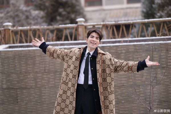 萧敬腾认长居成都登热搜 网民：成都朋友记得带好雨具