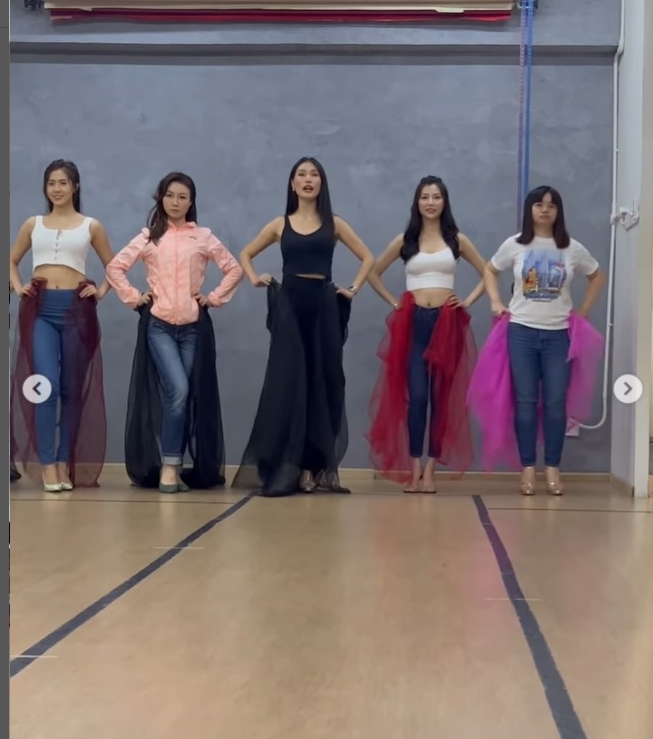 薛影仪穿5寸半高跟鞋学走猫步   网笑喊“小心仆街呀”