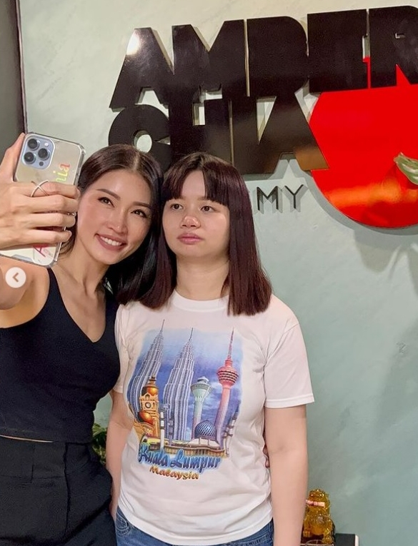 薛影仪穿5寸半高跟鞋学走猫步   网笑喊“小心仆街呀”