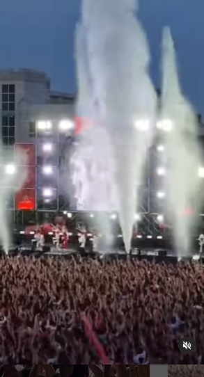 被讽无视韩闹乾旱浪费水  PSY湿身秀骂声中宣布加场