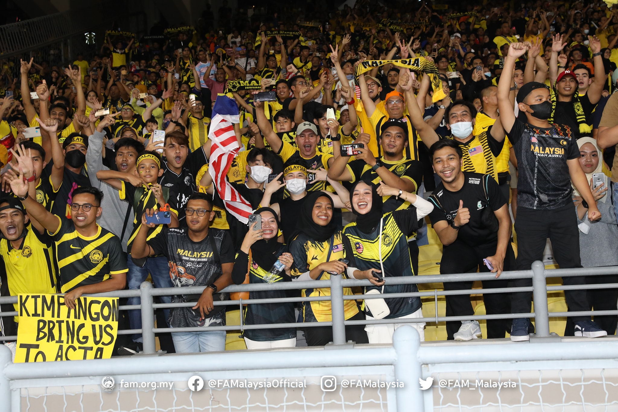 赛后30分钟仍不离场  逾5万球迷意犹未尽