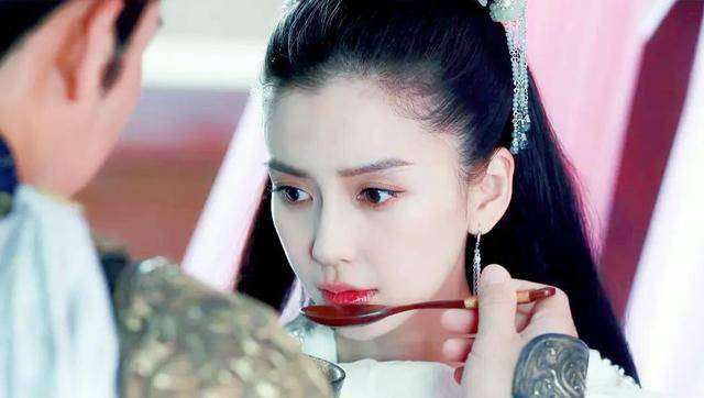 还原拍戏假吃真相 Baby:导演不让吃!