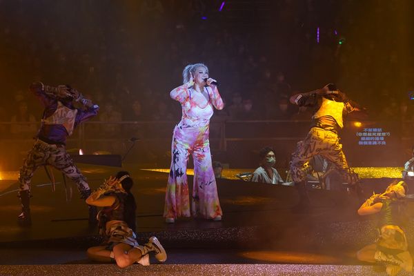 郑欣宜才继承遗产就获求婚? 男星突下跪送戒郑少秋比赞