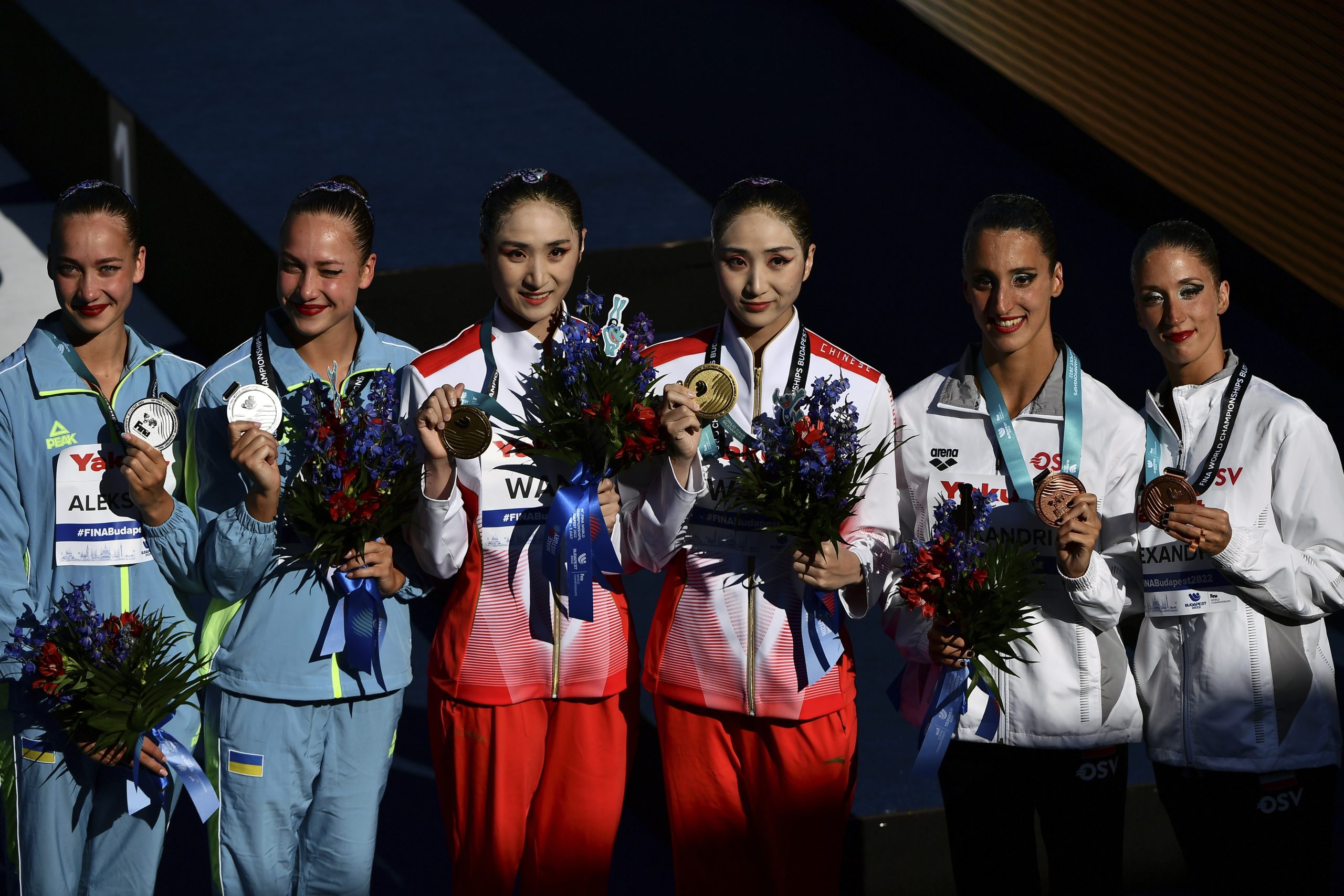 金银铜组合皆是同胞胎姐妹档 中国打破本赛会金荒