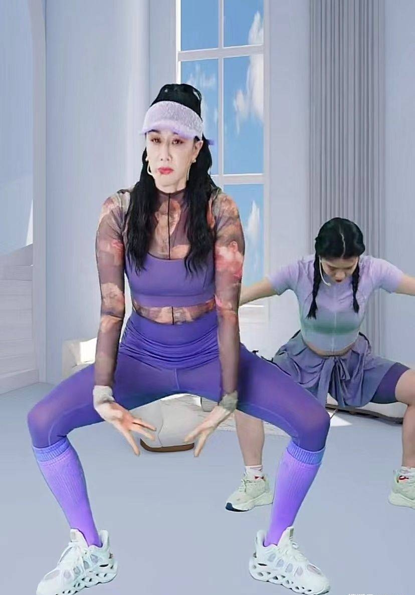 钟丽缇直播跳操腰间赘肉抢镜 遭吐槽身材不如女助理