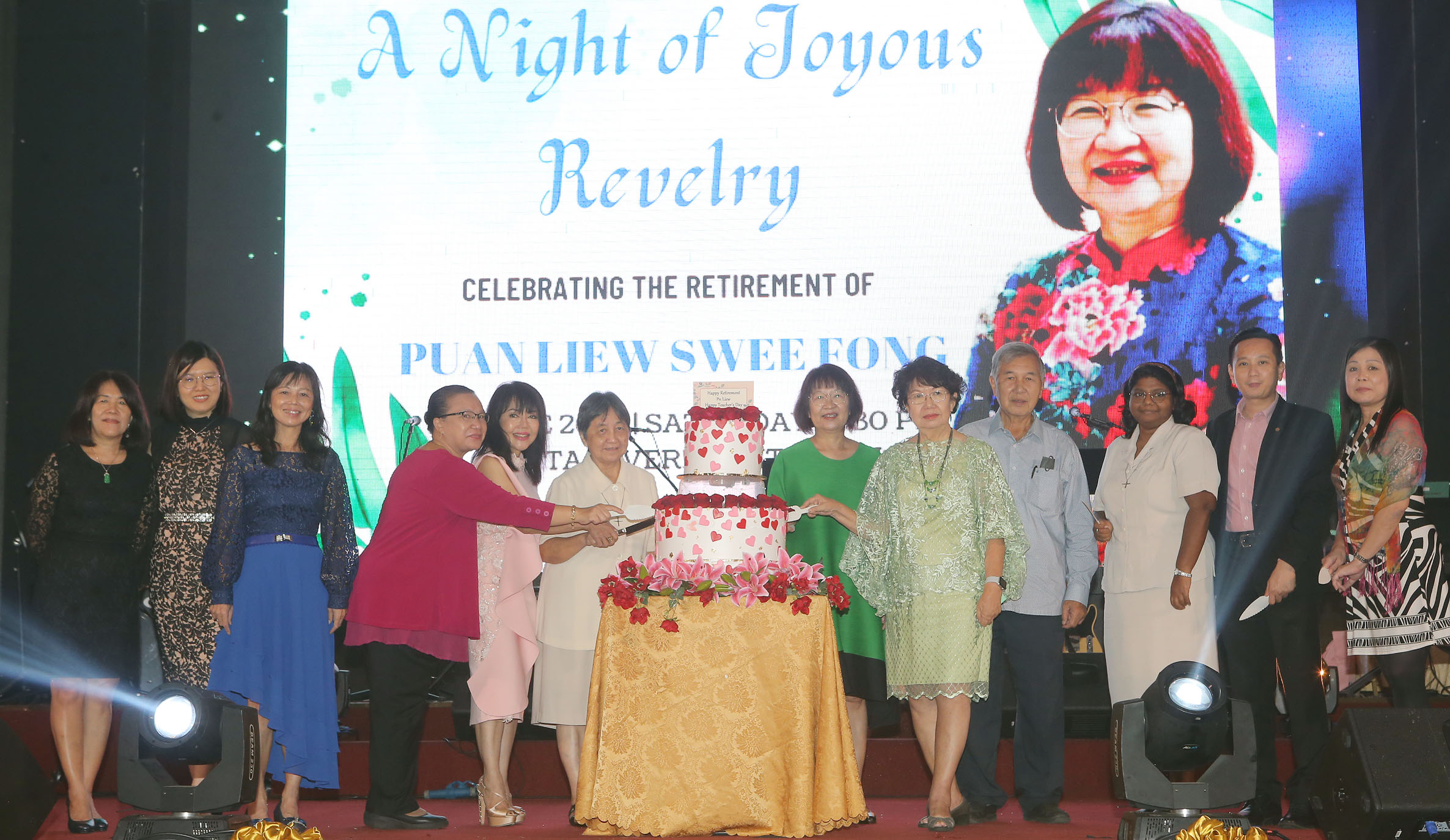 霹;第五版头/圣母中学教师节晚宴 廖瑞芳春风化雨36载荣休