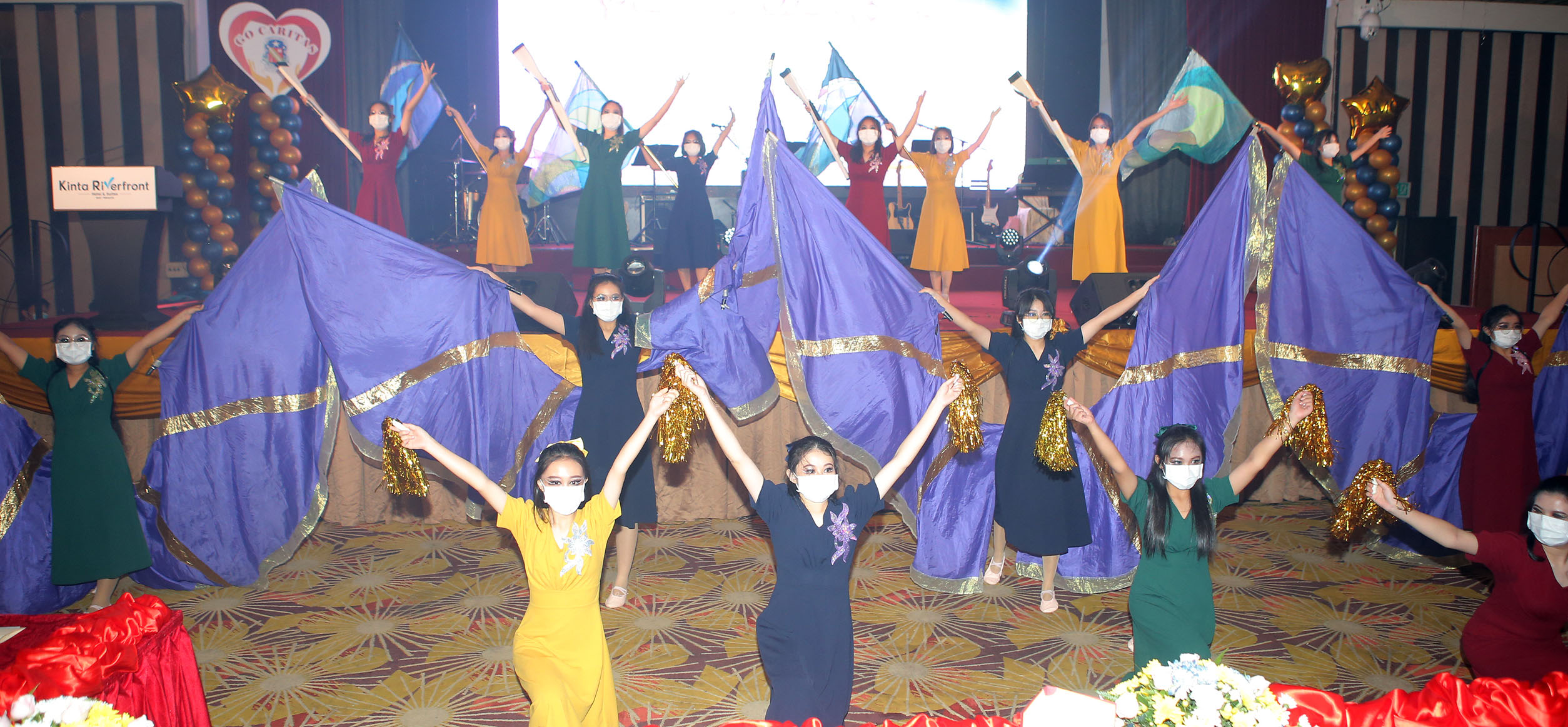 霹;第五版头/圣母中学教师节晚宴 廖瑞芳春风化雨36载荣休