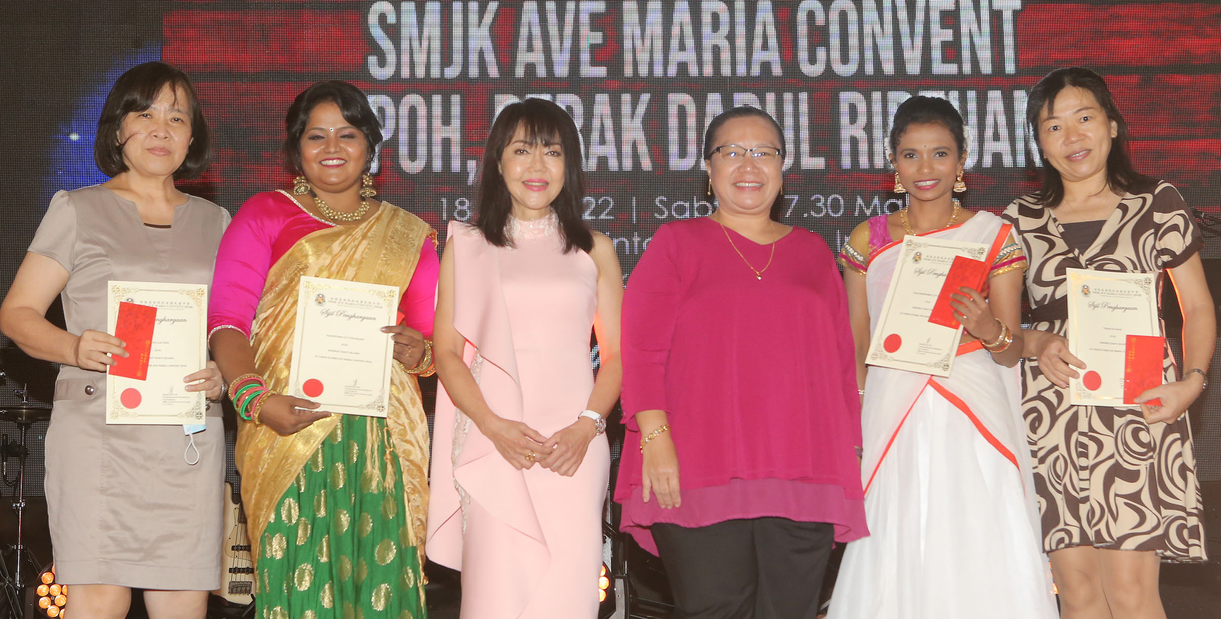 霹;第五版头/圣母中学教师节晚宴 廖瑞芳春风化雨36载荣休