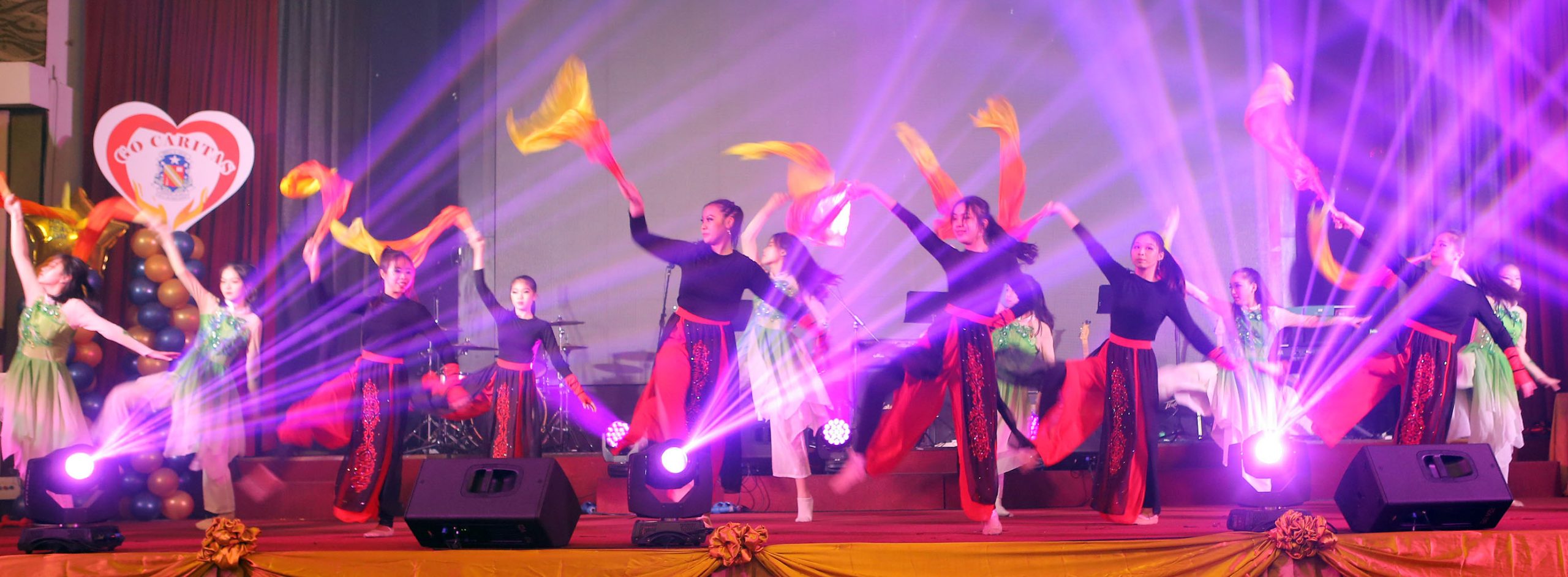 霹;第五版头/圣母中学教师节晚宴 廖瑞芳春风化雨36载荣休