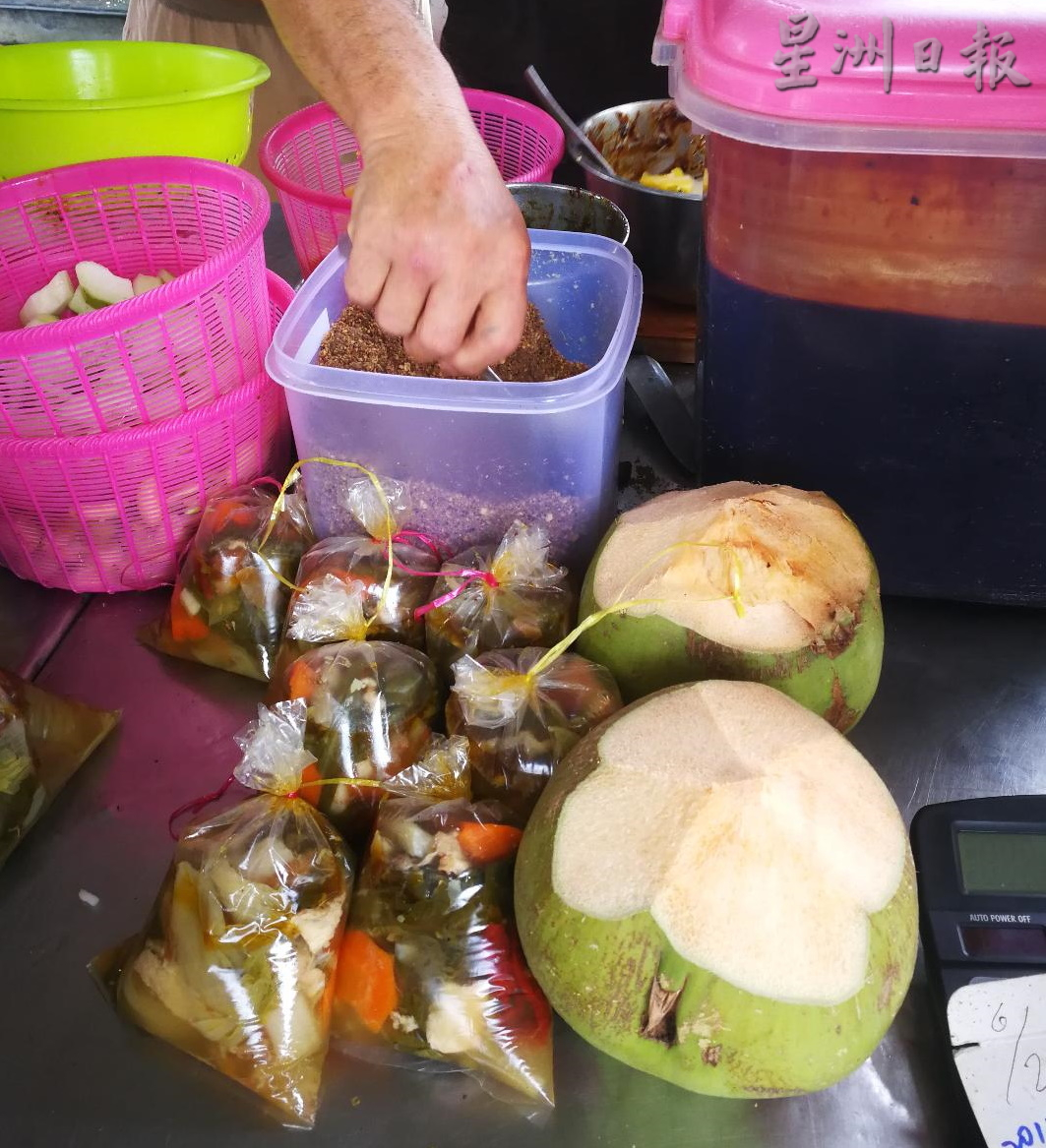 餐车趴趴走 | 班台夫妻改装客货车摆卖 餐车渔村美食吃不腻