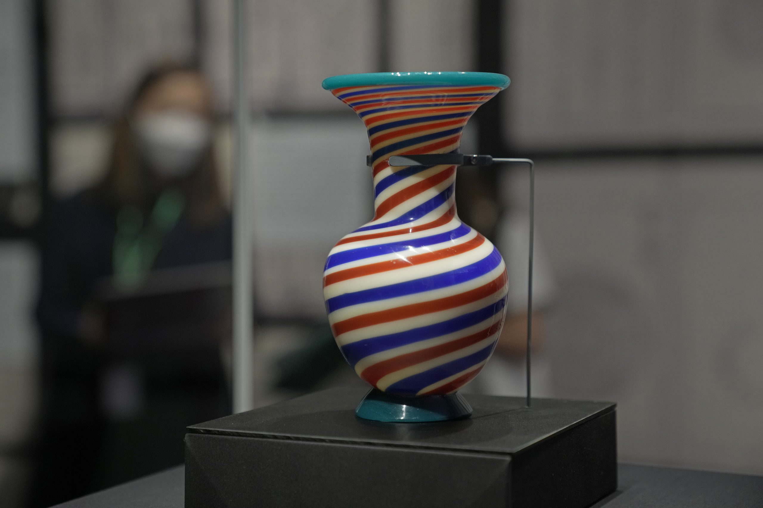 香港故宫开幕 康熙礼服慈禧画稿首亮相