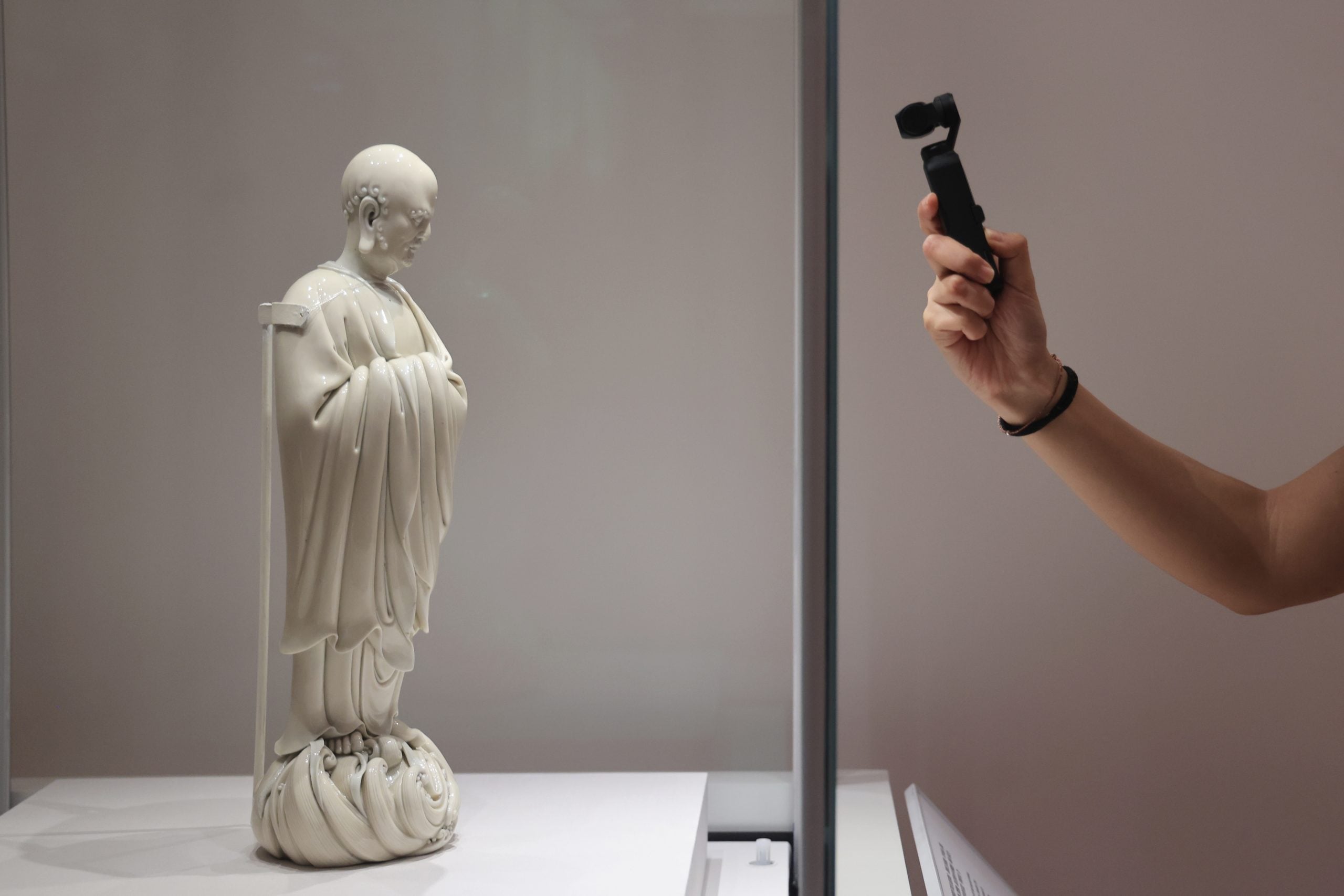 香港故宫开幕 康熙礼服慈禧画稿首亮相