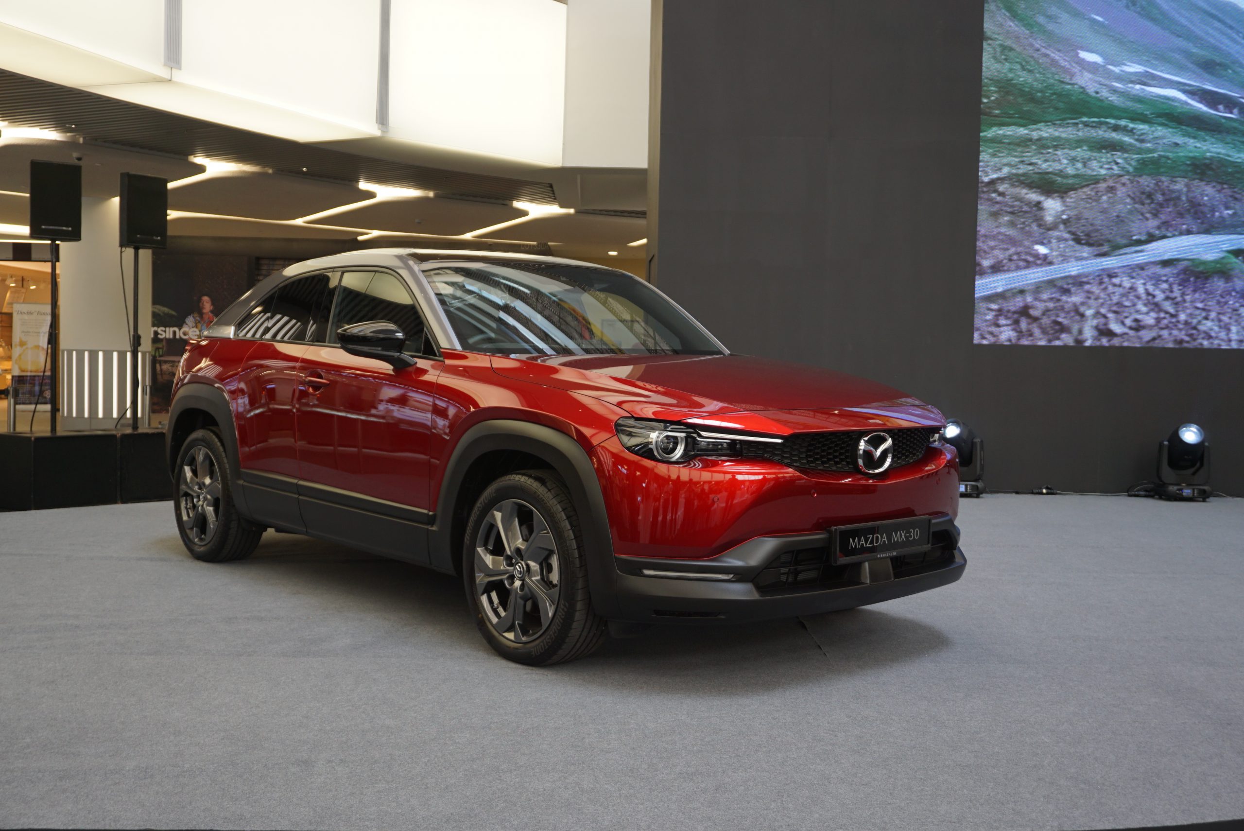 马自达首款电动车 MX-30我国发售／全国新闻版