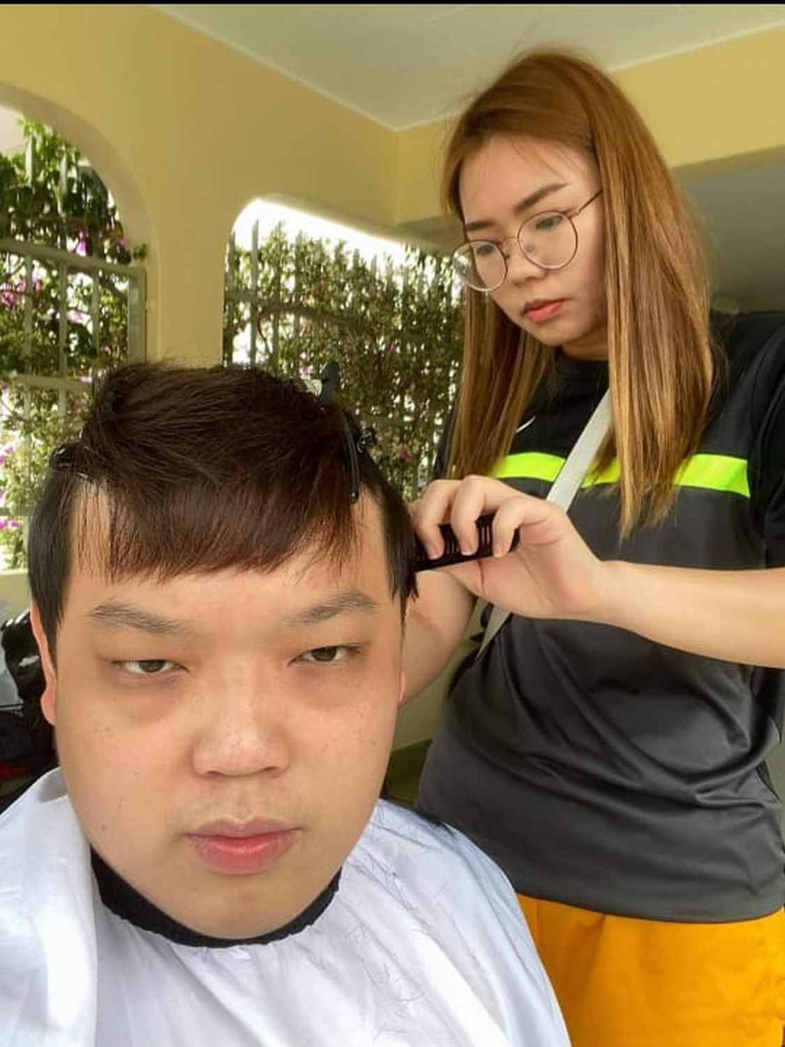 （古城封底主文）《乐活》-造型师转战直播出售服饰