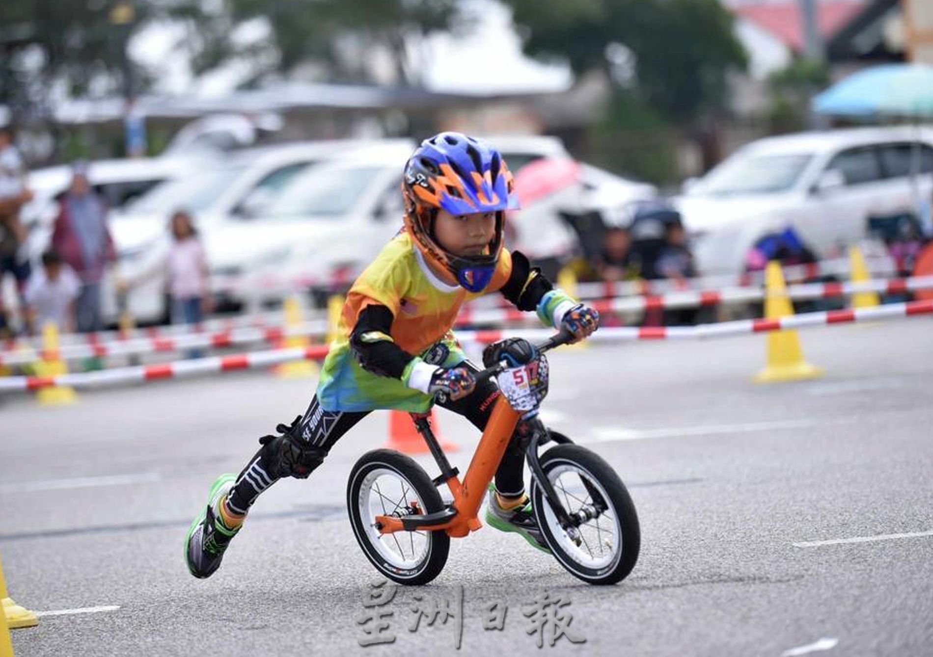 （古城封底主文）【带你去找爱】：“平衡车”骑出一家人的爱