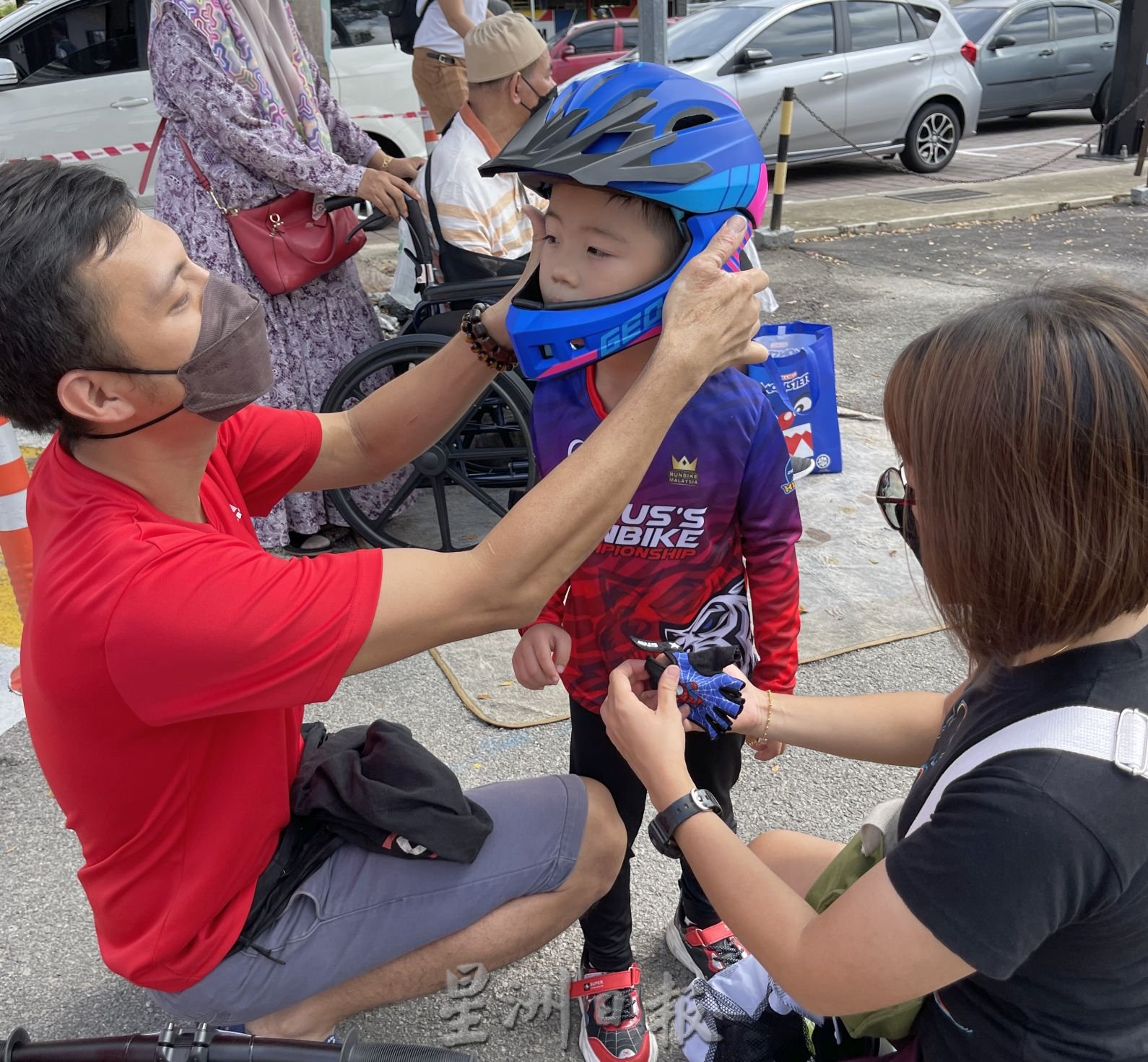 （古城封底主文）【带你去找爱】：“平衡车”骑出一家人的爱