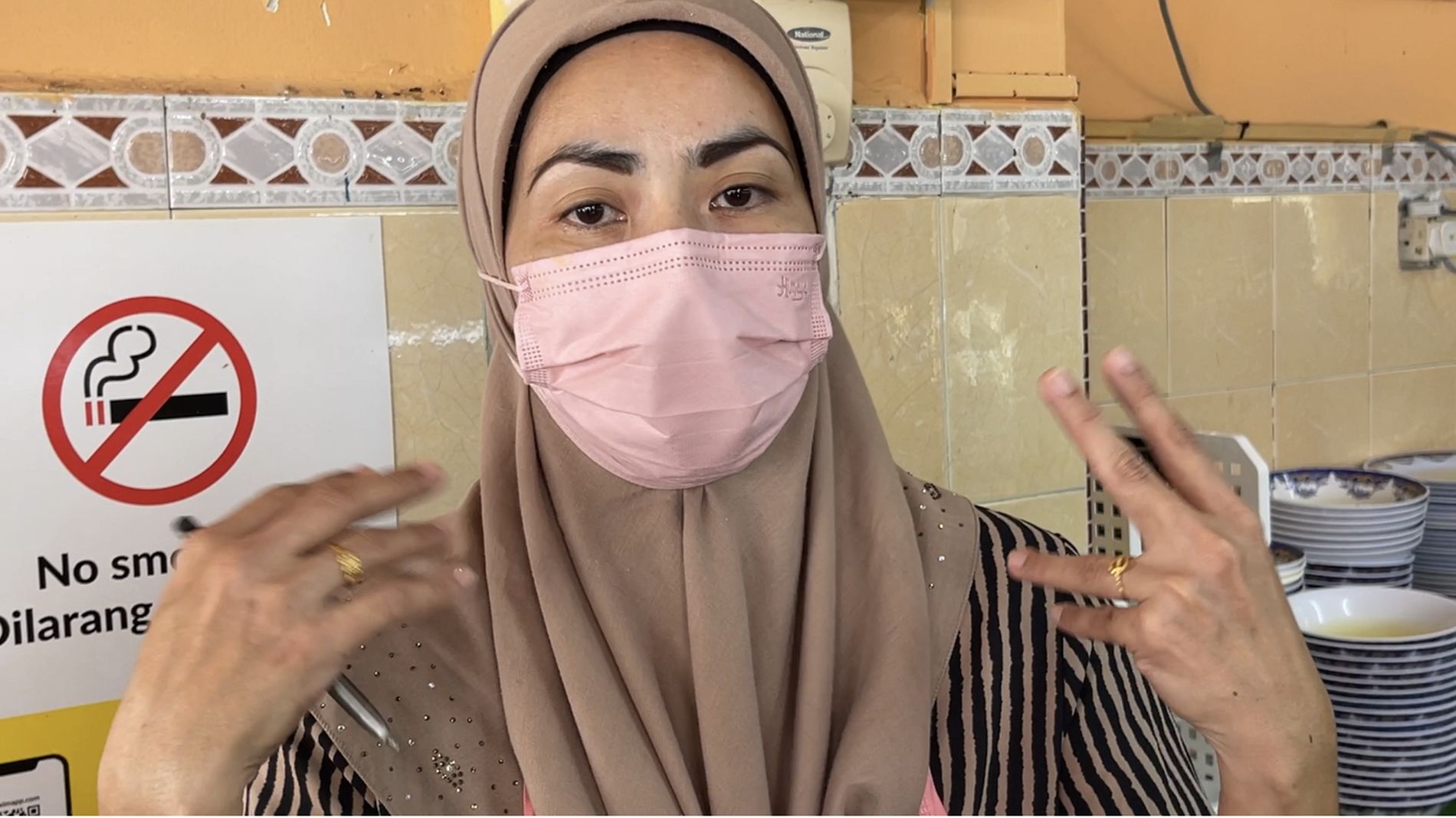 (古城封面主文)火爆态度惹争议·魏喜森向马来餐馆了解情况