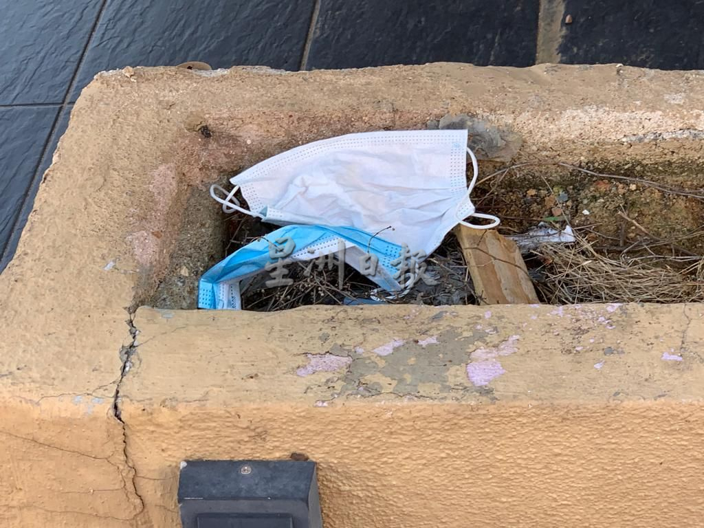 （古城封面主文）空置店面走廊丢垃圾 设施破损碍市容