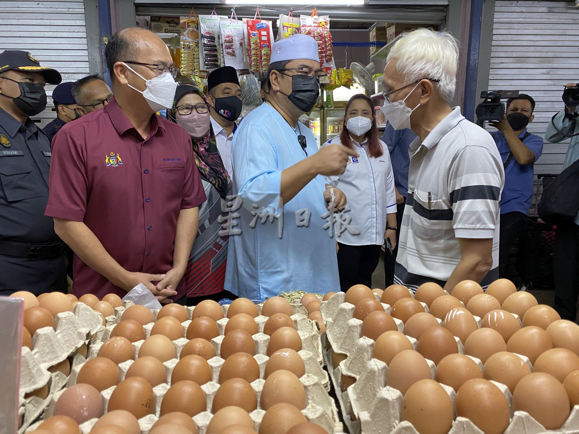 (古城封面主文)首长:建议商家向农场买鸡·确保市场供应充足
