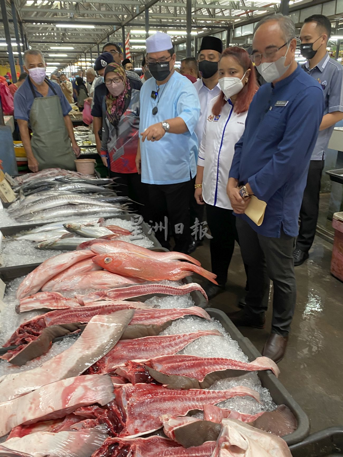 （古城封面主文）首长：建议商家向农场买鸡·确保市场供应充足