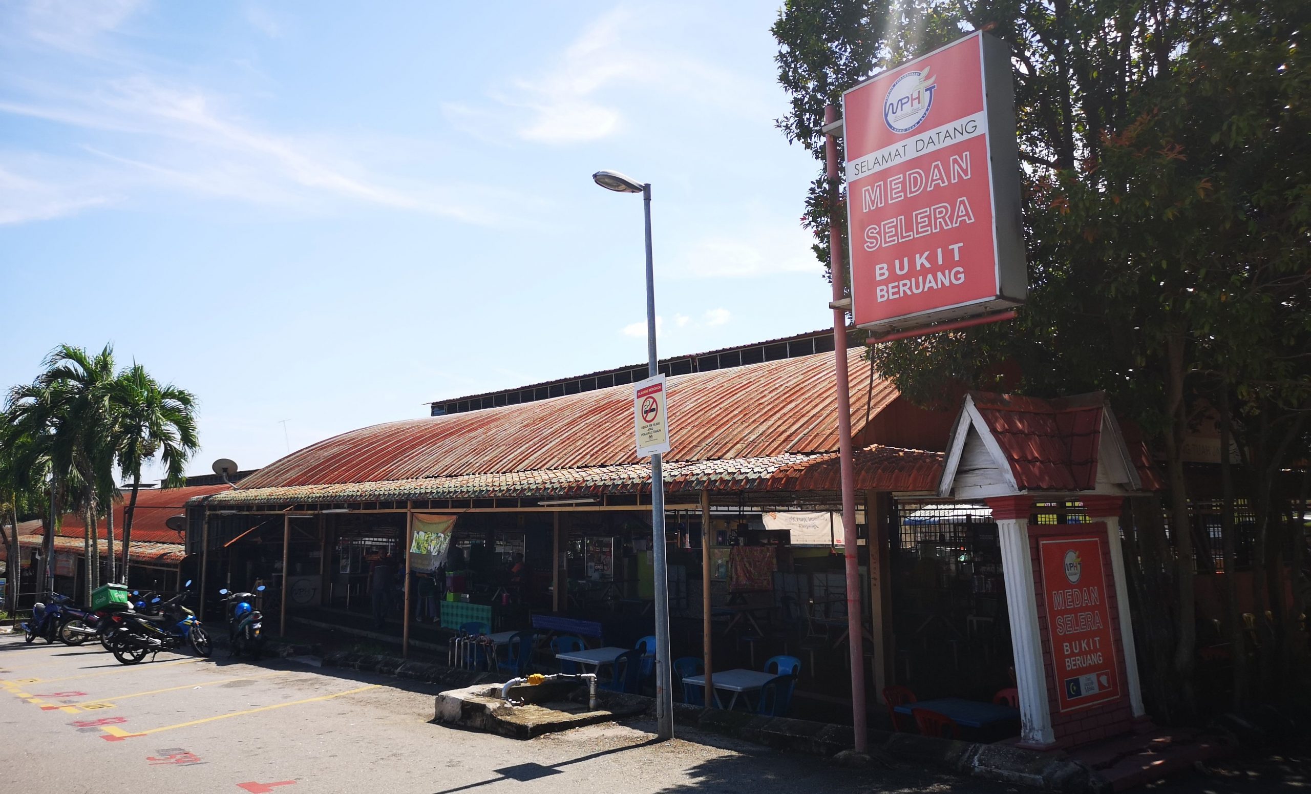 （古城封面副文）内沟阻塞排水不通飘臭、屋顶漏水等，武吉波浪小贩中心基设待提升