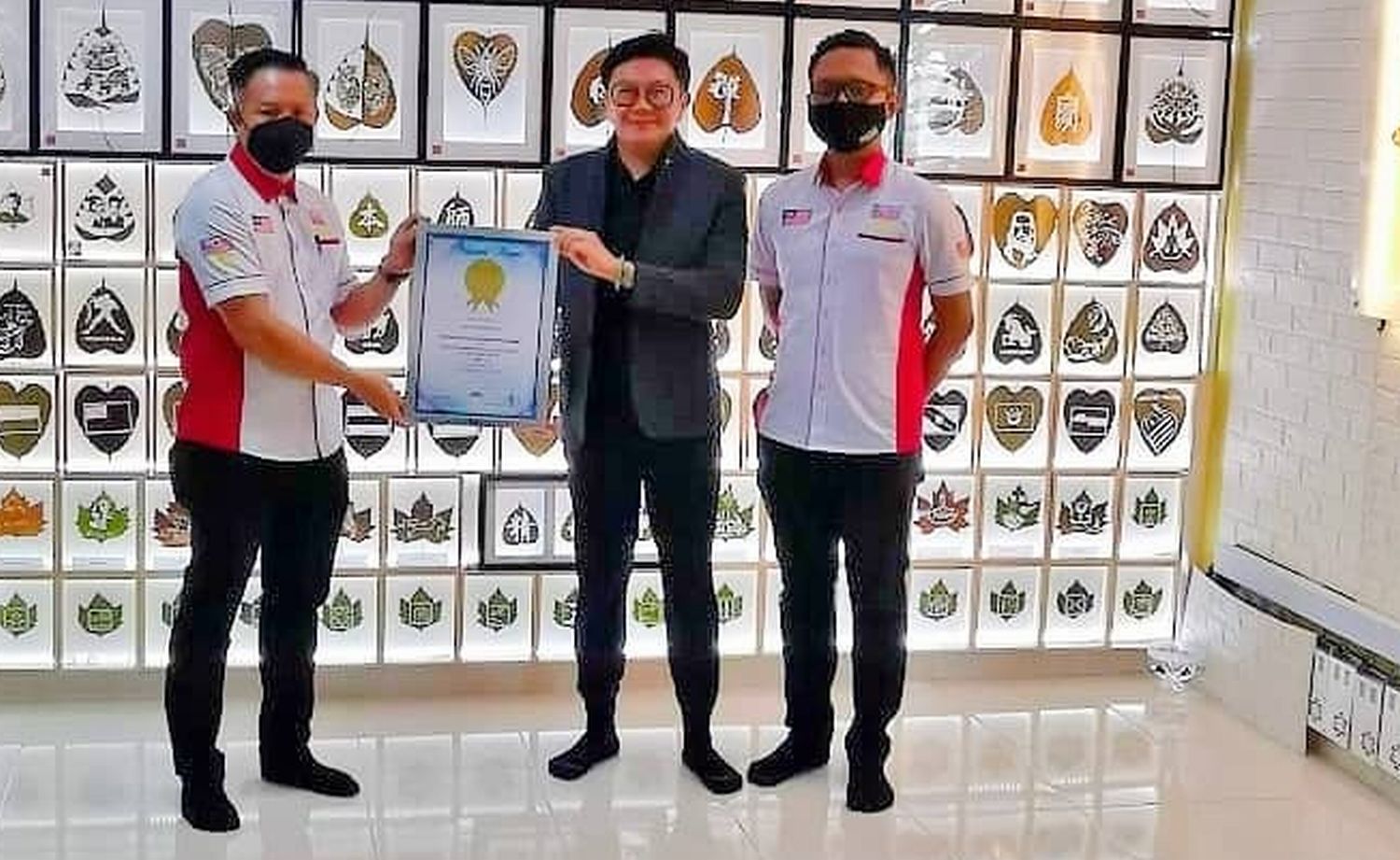 （古城第二版主文）叶子雕刻入大马纪录大全