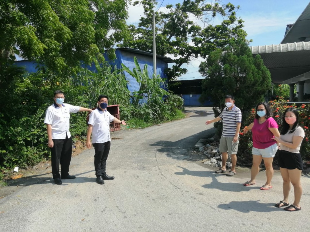 （大北马）重型车辆司机疑贪图方便，经常抄捷径出入住宅区内，干扰居民生活作息。