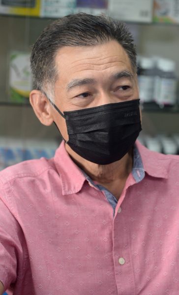 (大都会)防疫意识高,人人不脱罩,口罩价如常卖