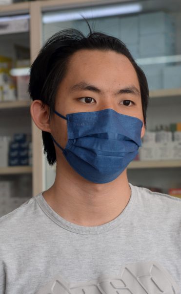 (大都会)防疫意识高,人人不脱罩,口罩价如常卖